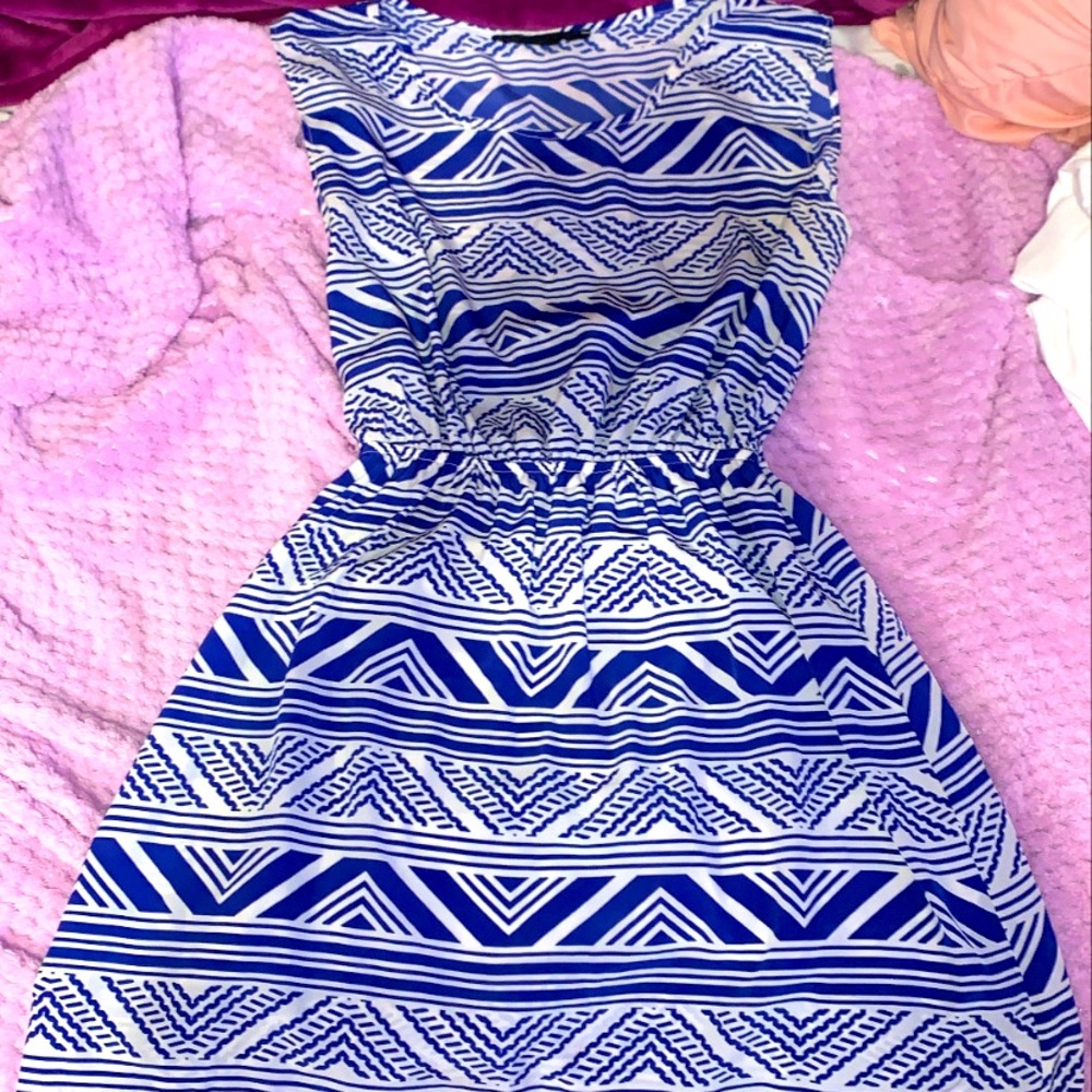 👗 beautiful blue/white design dress size M